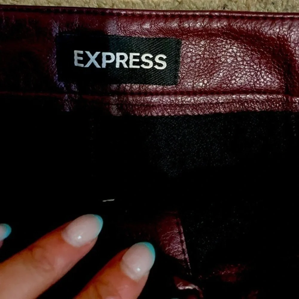 Express‎ Maroon vegan Leather button down Mini Skirt size 2